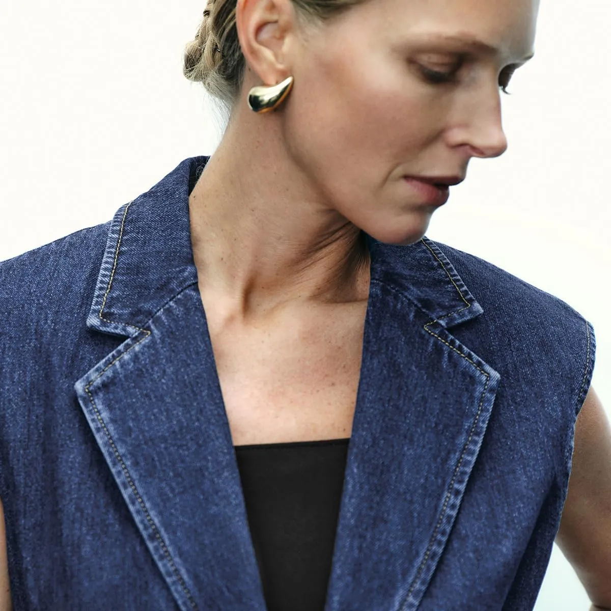 Womens Denim Vest V-Neck Lapel Button Dwon Sleeveless Classic Jean Jackets With Belt Pockets